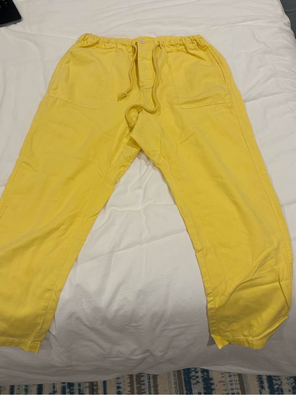 XiRENA Yellow Elastic Drawstring Capris